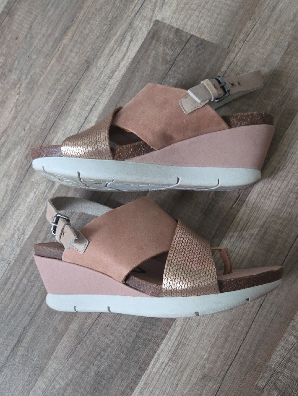 Women’s Rose Gold Cross-Strap "In Focus" Wedge Sandals